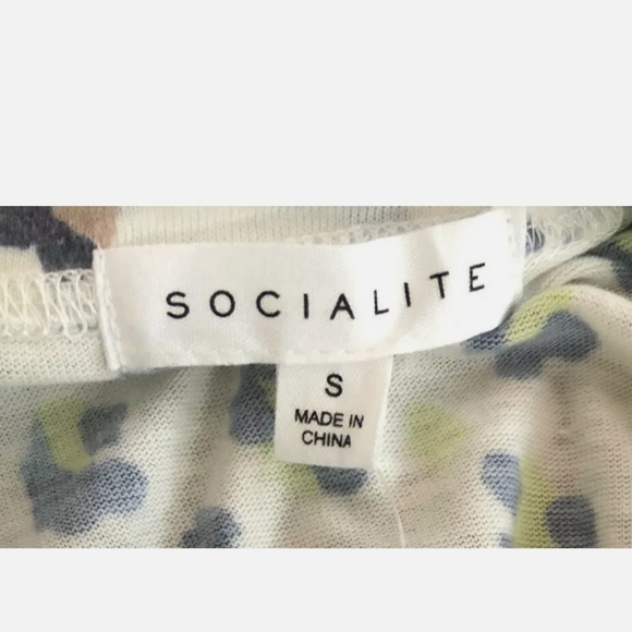 NWT Socialite Leopard Print V-Neck Pocket T d18 - Picture 4 of 4